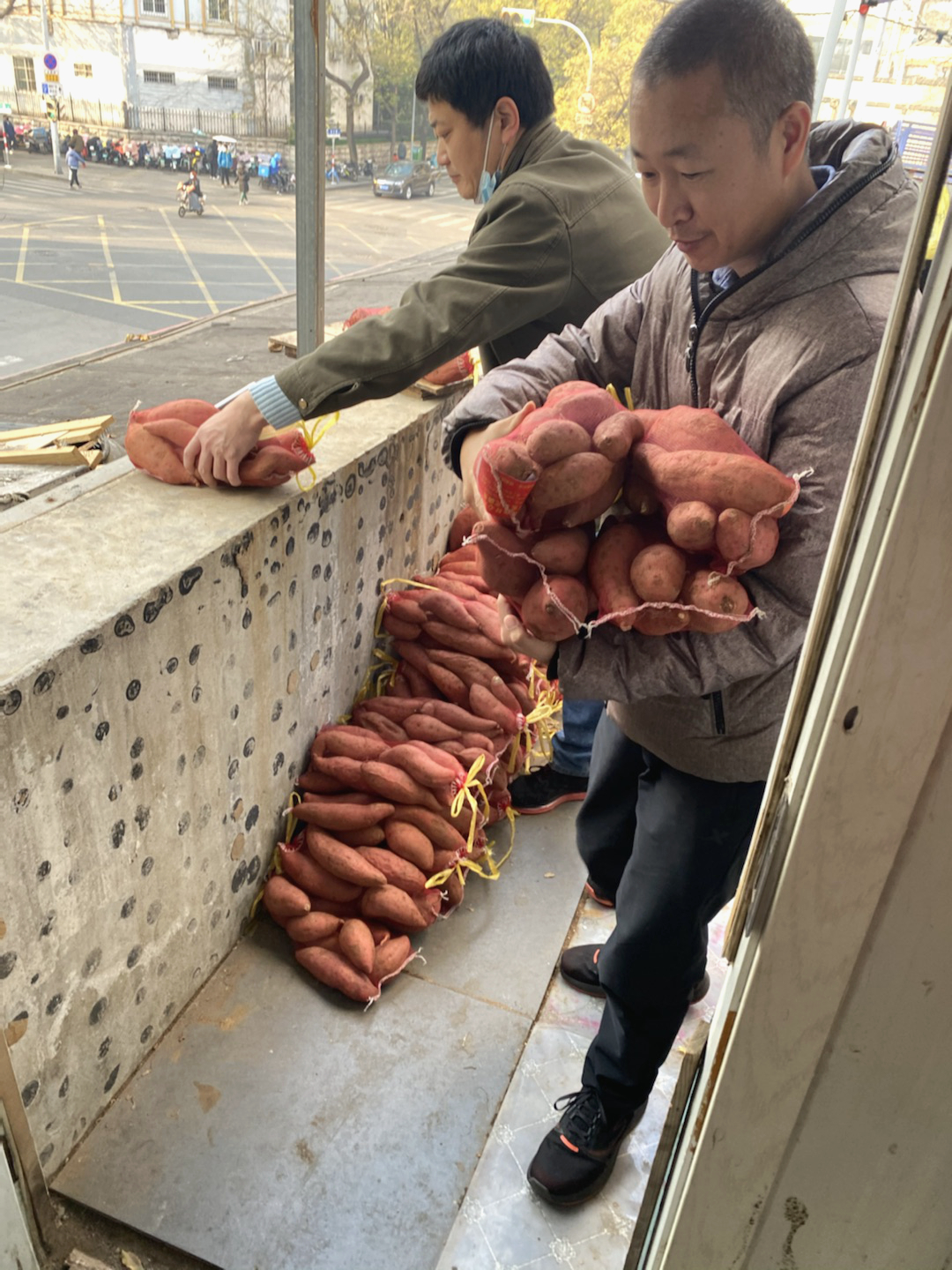 華科電氣研發中心組織“愛心紅薯”認購活動 為白血病患兒雪中送炭(圖3)