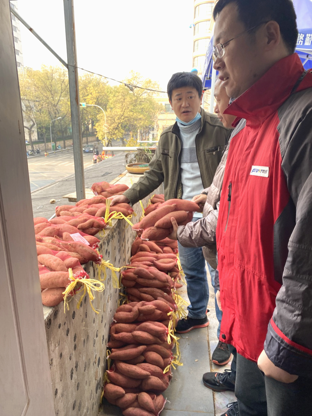 華科電氣研發中心組織“愛心紅薯”認購活動 為白血病患兒雪中送炭(圖4)