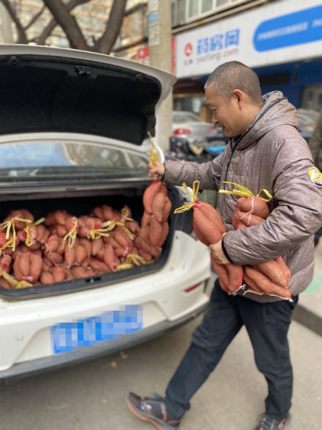 華科電氣研發中心組織“愛心紅薯”認購活動 為白血病患兒雪中送炭(圖6)