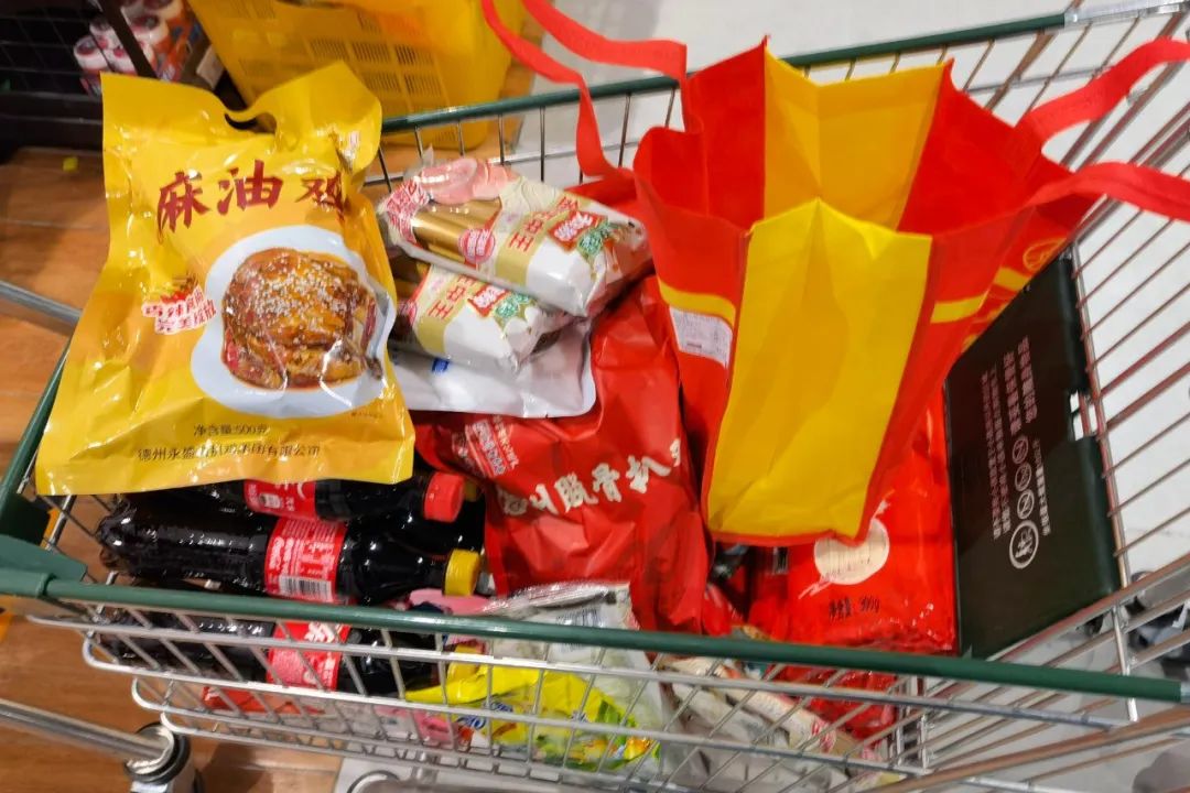 三月底以來，面對突發疫情，華科電氣雖然不能像廣大醫務工作者一樣沖鋒在抗擊疫情的第一線，但在特殊時期，全力保障客戶需求和員工的健康安全，無疑是對疫情最好的響應和行動。   疫情發生后，華科電氣迅速成立疫(圖3)