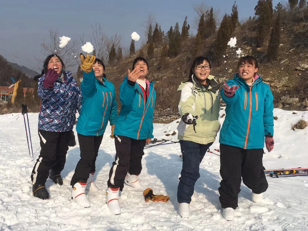 華科電氣生產中心團建：辭舊迎新 激情冰雪(圖3)