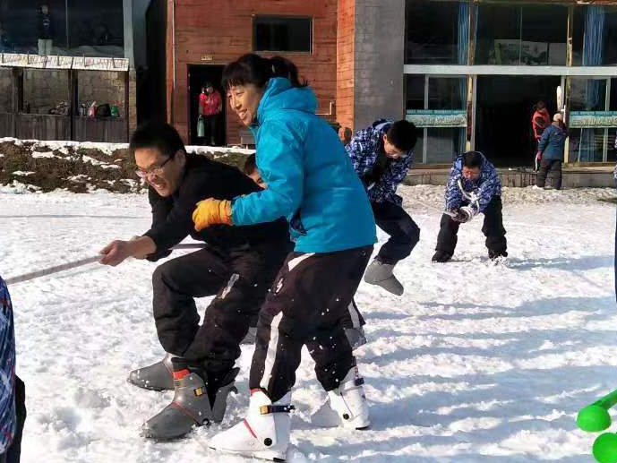 華科電氣生產中心團建：辭舊迎新 激情冰雪(圖4)