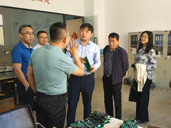 濟南歷城區領導一行走訪考察華科電氣(圖4)